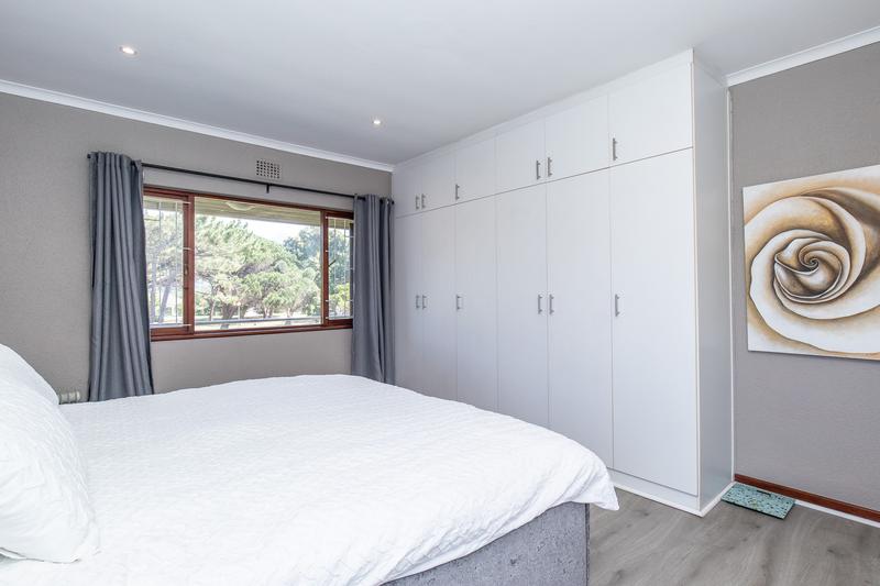 2 Bedroom Property for Sale in Bergvliet Western Cape